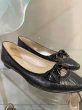 Load image into Gallery viewer, Black Talbots Flats - Divine Consign Furniture
