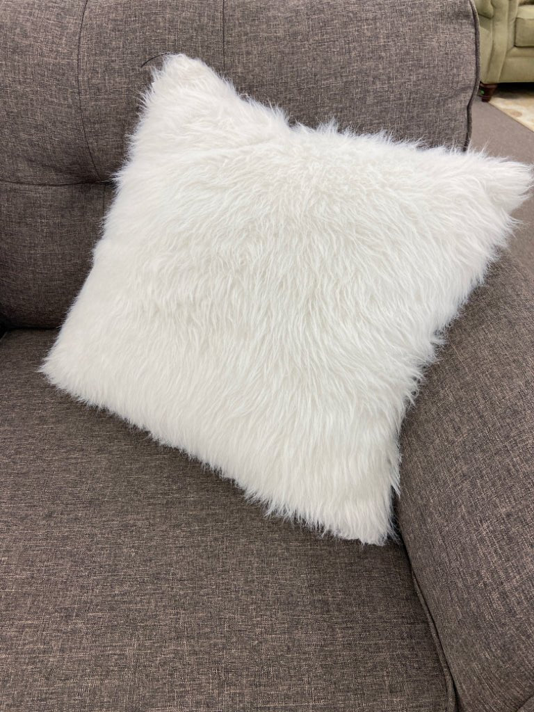 Pillow - Divine Consign Furniture