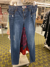 Load image into Gallery viewer, Size 10 Cabi Jeans - Divine Consign Furniture
