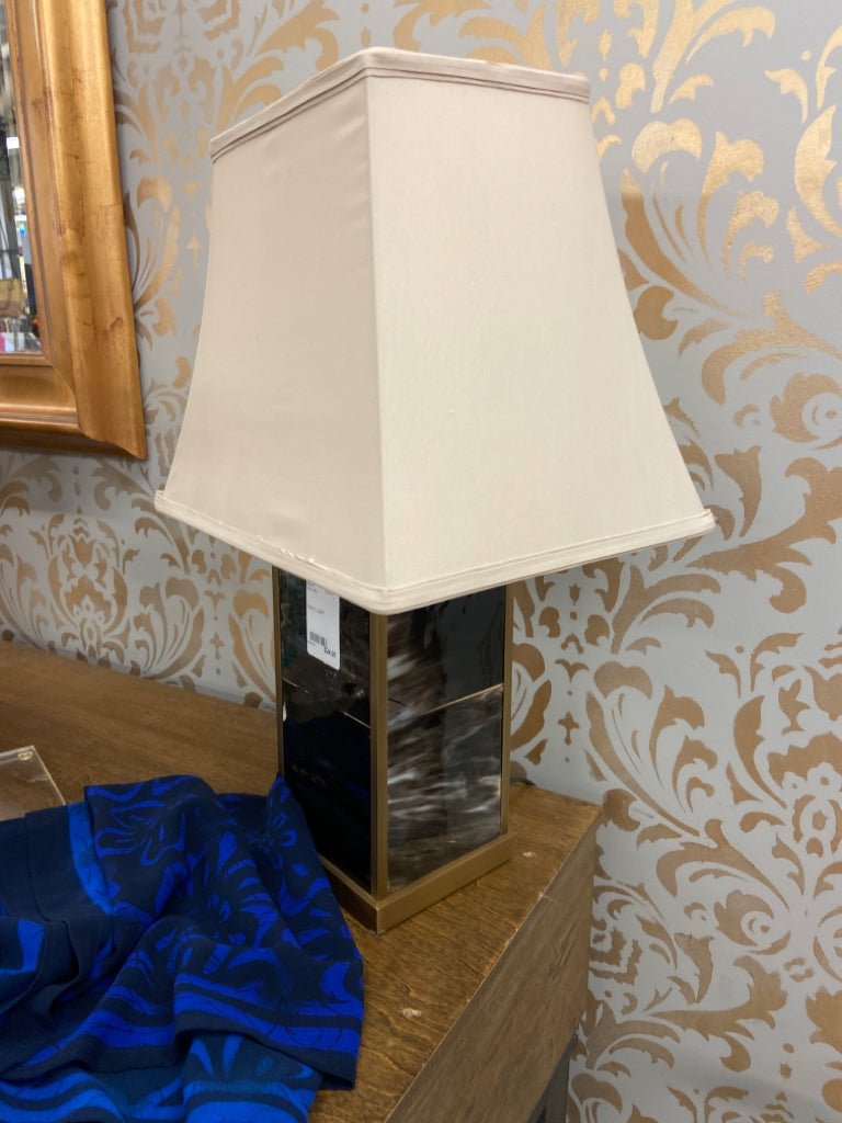 table lamp - Divine Consign Furniture